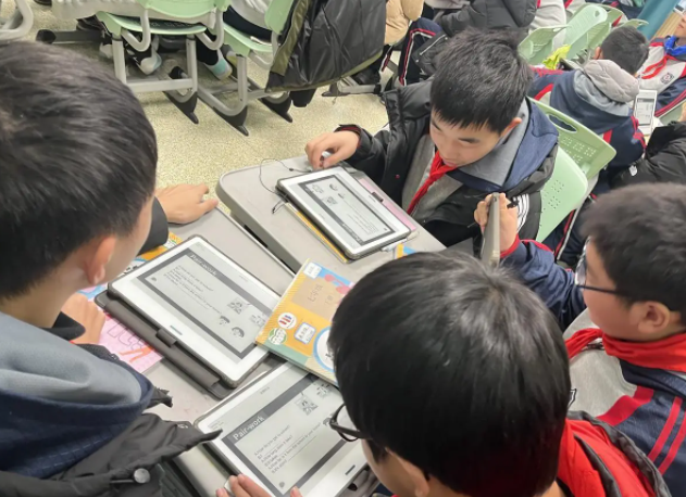 经历智慧的碰撞正是一种相互启示点燃火焰的沟通学习 经历智慧的碰撞正是一种相互启示点燃火焰的沟通学习