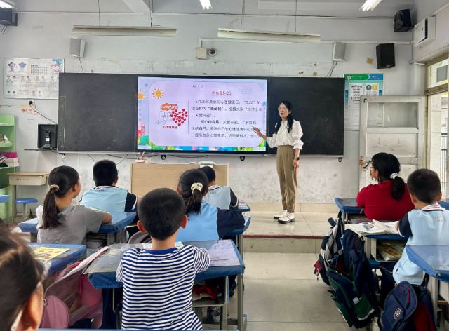 心境稳定的家长多倾听和接收孩子的感受和主意无论是消极仍是